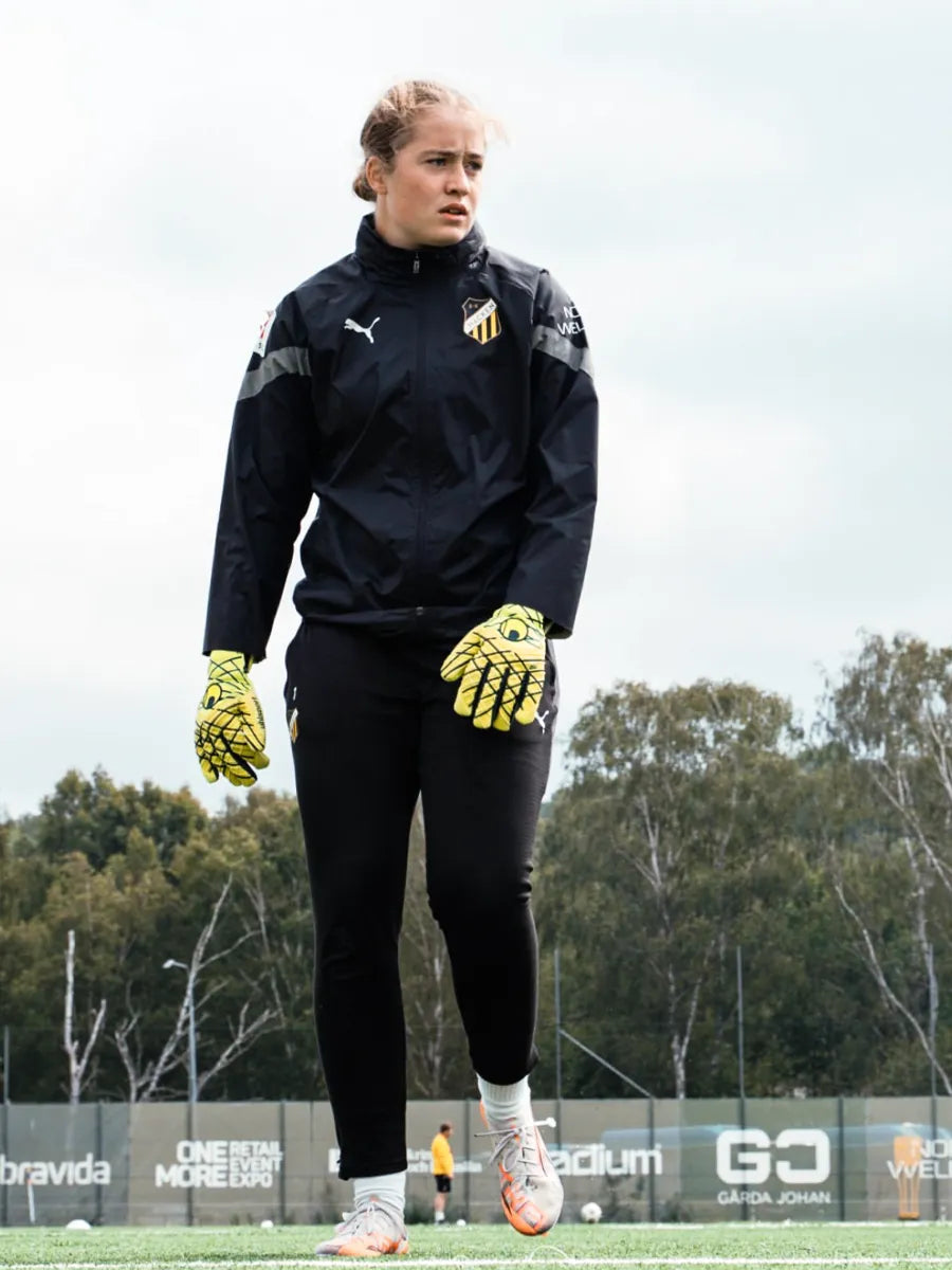 Fanney Birkisdottir in the field as a Goalkeeper 