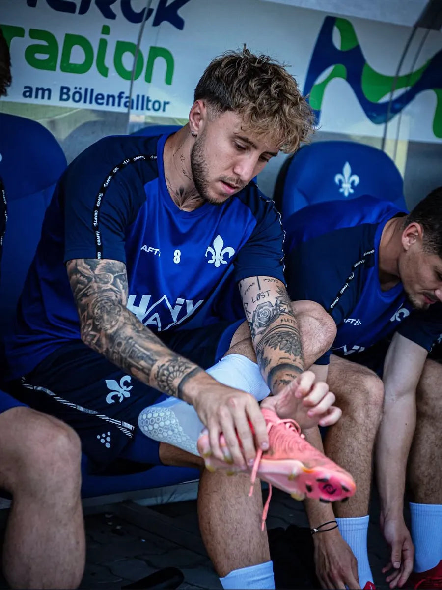 luca marseiler in the bench wearing novosoxx