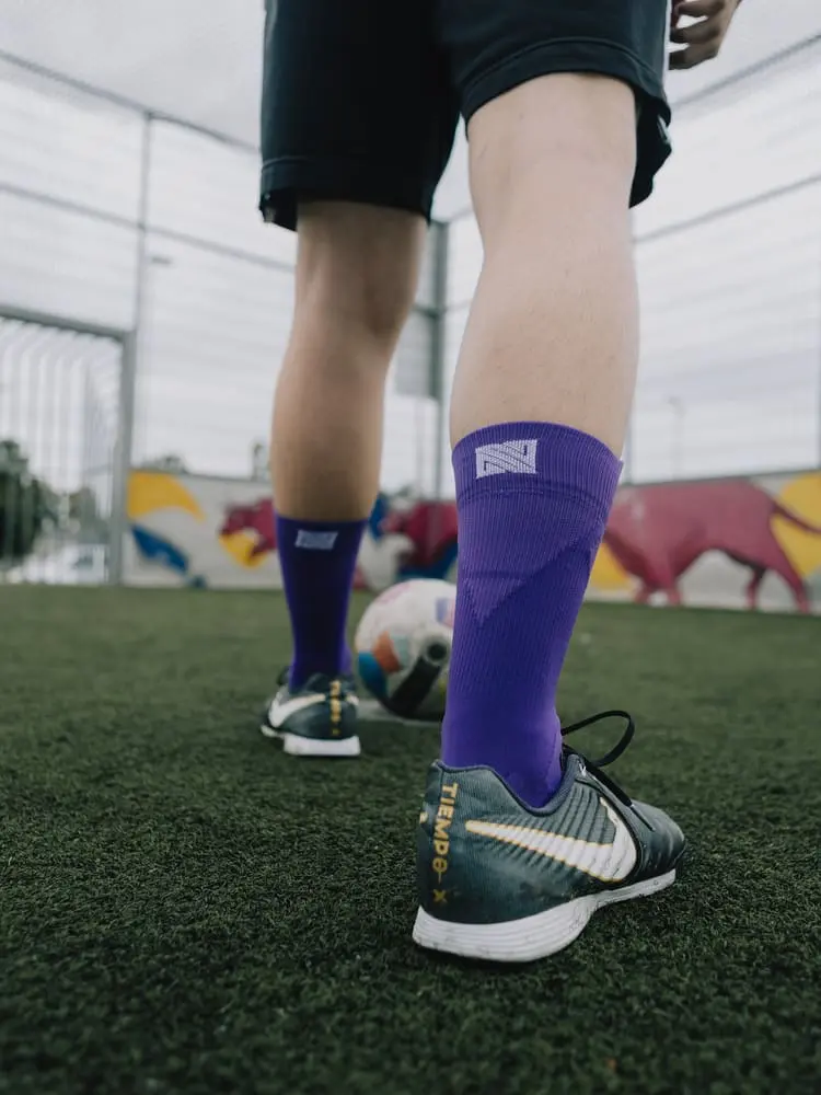 Grip Socks und Fußballsocken in Lila - Anti Rutsch Socken von Novosoxx mit noch mehr Traction
