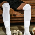 Weiße Fußball-Stutzen und Tube Socken von Novosoxx - Jetzt einkaufen!